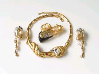 藏品(七月的浪潮--項鍊、胸針、耳環)的圖片