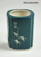 主要名稱：筆筒及其他文具用品（瓷製墨綠色筆筒）圖檔，第1張，共1張