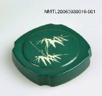 主要名稱：筆筒及其他文具用品（瓷製墨綠色圓盒上蓋）圖檔，第2張，共3張
