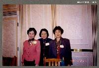 主要名稱：趙淑敏與小民、陳若曦在專欄作家協會上之合照（1999）圖檔，第1張，共1張