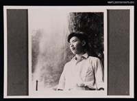 主要名稱：向明獨照（戶外，半身照）（翻拍照）圖檔，第1張，共1張