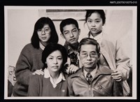 主要名稱：向明全家福（翻拍照）圖檔，第1張，共1張