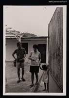 主要名稱：向明夫婦與晚輩居家照（於頂樓）圖檔，第1張，共1張