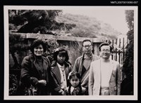 主要名稱：王憲陽夫婦與友人合照（翻拍照）圖檔，第1張，共1張