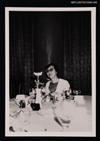 主要名稱：胡品清獨照（室內餐桌前）（翻拍照）圖檔，第1張，共1張