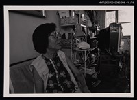 主要名稱：胡品清獨照（居家客廳）圖檔，第1張，共1張