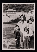 主要名稱：敻紅全家福（翻拍照）圖檔，第1張，共1張