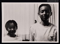 主要名稱：敻紅之兒女合照（翻拍照）圖檔，第1張，共1張