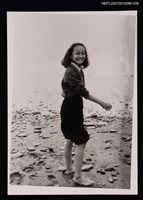 主要名稱：敻紅之女獨照（翻拍照）圖檔，第1張，共1張