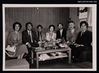 主要名稱：白萩（左三）與六位友人合照（翻拍照）圖檔，第1張，共1張