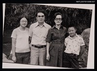 主要名稱：洛夫全家福（戶外）（翻拍照）圖檔，第1張，共1張