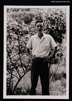 主要名稱：杜若洲獨照（戶外，全身照）（翻拍照）圖檔，第1張，共1張