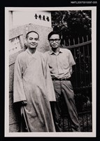 主要名稱：杜若洲與僧人合照（福嚴精舍）（翻拍照）圖檔，第1張，共1張