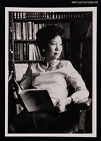 主要名稱：張香華獨照（書房閱讀）（翻拍照）圖檔，第1張，共1張