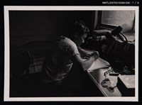 主要名稱：周鼎居家照（寫作）圖檔，第1張，共1張