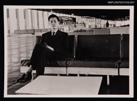 主要名稱：李魁賢獨照（身穿西裝，坐姿）（翻拍照）圖檔，第1張，共1張