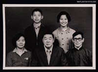 主要名稱：商略全家福與○○○合照（翻拍照）圖檔，第1張，共1張