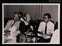 主要名稱：周夢蝶、向明等合照（翻拍照）圖檔，第1張，共1張