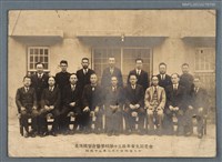 主要名稱：台灣總督府醫學校第十三回卒業生（杜聰明、詹作舟、賴和等）同窗會合影圖檔，第1張，共2張