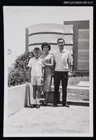 主要名稱：李一楠與琦君夫婦於室外合照1-13圖檔，第1張，共1張