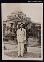 主要名稱：琦君家族照(蘅之於台北公園獨照)1-41圖檔，第1張，共2張