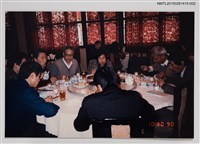 主要名稱：琦君1990年大陸返鄉5-2（琦君夫婦與李晝堂等人於餃子館合照）圖檔，第1張，共1張