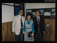 主要名稱：琦君夫婦與李唐基友人合照（琦君夫婦與友人丁仁壽於室內合照）圖檔，第1張，共2張