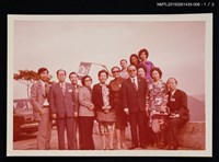 主要名稱：琦君夫婦與李唐基友人合照（琦君夫婦於香港開會與多位友人合照）圖檔，第2張，共5張