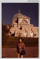 主要名稱：琦君夫婦生活照2-30(琦君於戶外獨照)圖檔，第1張，共1張