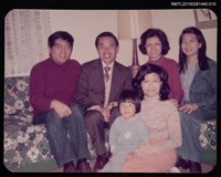 主要名稱：李唐基與友人石韻薇及其家人合照2-10圖檔，第1張，共1張