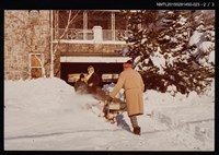 主要名稱：琦君個人生活照2-23（美國生活-剷雪）圖檔，第3張，共4張