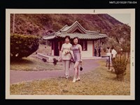 主要名稱：琦君夫婦與友人立寧家族合照4圖檔，第1張，共2張