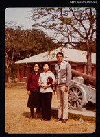 主要名稱：琦君與毒之教授等人合照1圖檔，第1張，共1張