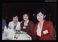 主要名稱：琦君出席舊金山文學會議與文友餐敘合照（琦君與夏祖麗、龔明祺合照）2圖檔，第1張，共2張