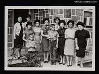 主要名稱：琦君與林海音等人與外國友人合照1-3圖檔，第1張，共1張