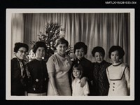 主要名稱：琦君與林海音等人與外國友人合照1-4圖檔，第1張，共1張