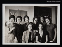 主要名稱：琦君與林海音等人與外國友人合照1-6圖檔，第1張，共1張