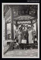 主要名稱：琦君與林海音等人與外國友人合照1-7圖檔，第1張，共1張