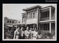 主要名稱：琦君與林海音等人與外國友人合照1-8圖檔，第1張，共1張