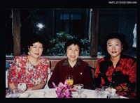 主要名稱：琦君與友人合照（琦君與陳佩韻、欒冬華合照）2-40圖檔，第1張，共1張