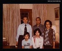 主要名稱：琦君夫婦與友人劉大偉及其家人合照4圖檔，第1張，共1張