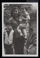 主要名稱：琦君與友人蘭生及其家人合照1-4圖檔，第1張，共1張