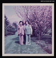 主要名稱：琦君夫婦與友人姜樵及其家人合照4圖檔，第1張，共1張