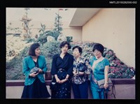 主要名稱：琦君與喻麗清、簡宛、劉安諾等人合照2圖檔，第1張，共3張