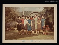 主要名稱：琦君與林海音等人與外國友人合照2-2圖檔，第1張，共1張