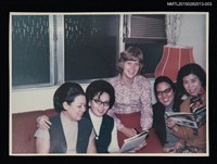 主要名稱：琦君與林海音等人與外國友人合照2-3圖檔，第1張，共2張
