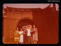 主要名稱：琦君夫婦與友人照2-21圖檔，第1張，共1張