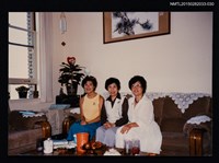 主要名稱：琦君夫婦與友人照2-30圖檔，第1張，共1張