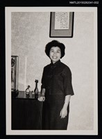 主要名稱：琦君與石韻薇、石韻薇之妹合照2（琦君獨照）圖檔，第1張，共3張