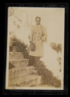 主要名稱：洪炎秋青壯年時期獨照（應為北京時期）圖檔，第1張，共1張